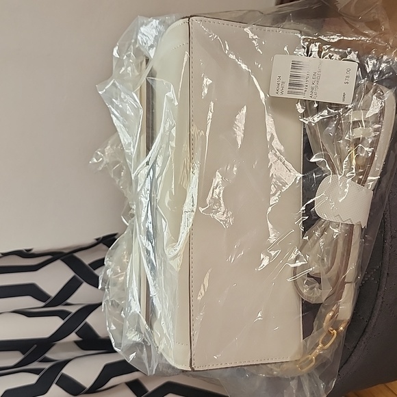 Handbag - Picture 5 of 8